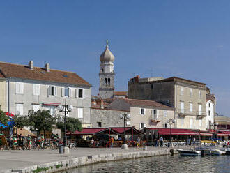 Chlapec z Česka sa zrútil z hradieb na ostrove Krk a zomrel