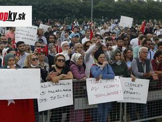 Protestovalo sa aj v Turecku: Vyše 2000 ľudí demonštrovalo proti pandemickým opatreniam