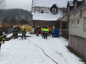 Při požáru odpadu na chodbě ubytovny v Letovicích hasiči evakuovali 24 lidí. Jeden člověk se…