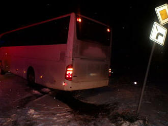 Do obce Prasek vyjížděli hasiči k nehodě autobusu, nikdo nebyl zraněn