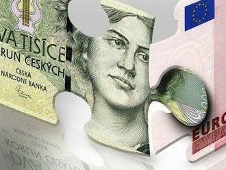 Koruna prvně od roku 2012 posiluje pod 24,50 za euro, míří k metě 24,00. Nezastavily ji ani bouře v Kazachstánu, takže Čechům zlevní třeba nákupy v zahraničních e-shopech