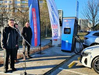 PRE otevřelo jubilejní 300. nabíjecí stanici s výkonem až 300 kW