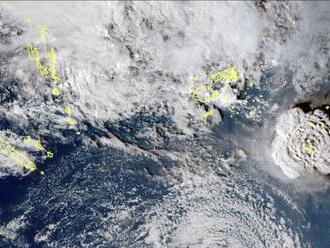 Po silnej sopečnej erupcii zaznamenal ostrovný štát Tonga vlnu cunami