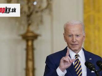 VIDEO Frustrovaný Biden stratil nervy: Na tlačovke vulgárne vynadal novinárovi, kamery stále bežali