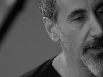 AUDIO: Serj Tankian láká na nové EP poněkud nesoudržnou skladbou 