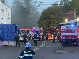 Požár v areálu tiskárny v Novém Městě nad Metují se povedlo včas lokalizovat, uchráněna byla hala i sklad