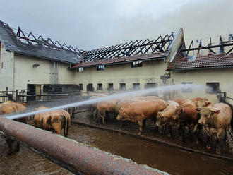 Požár stájí v Kunvaldu způsobila nedbalost při svařování, vyhlášen byl 2. stupeň poplachu