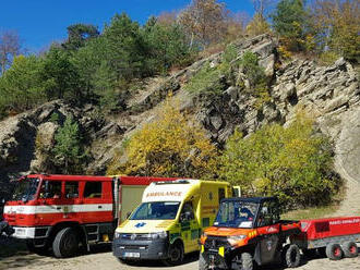 Zraněné turistce ve Chvalčově pomohli hasiči se čtyřkolkou