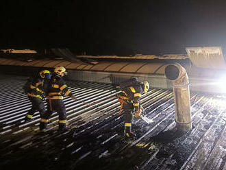 Požár v průmyslovém objektu v Zákupech si vyžádal vyhlášení druhého stupně poplachu, hasiči uchránili hodnoty za desítky milionů