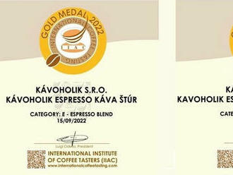 Kávoholik espresso zmes 70/30 a Štúr patria medzi najlepšie kávy sveta