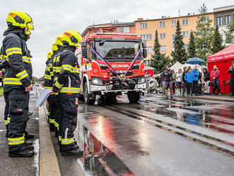 Hasičům pražské městské části Suchdol dodal novou cisternu Kobit, Scania veze devět kubíků vody