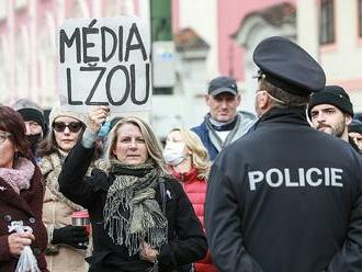 Zákon o blokaci dezinfowebů má bránit demokracii, ale podle odborníků ji spíš ohrožuje