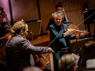 Laurie Anderson preletela s Ameliou cez Atlantik až do Slovenského rozhlasu