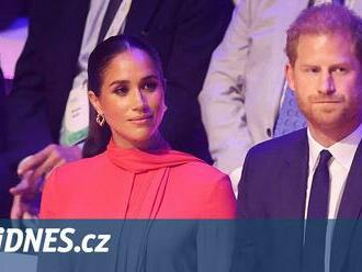 Když vy fotku, tak my dvě. Po králi mají nový portrét i Harry a Meghan