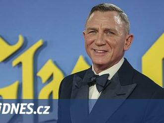 Byl jste očekáván. Daniel Craig obdržel stejný řád, jako má James Bond