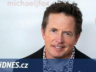 Michael J. Fox se zotavuje ze série zranění a ztráty matky