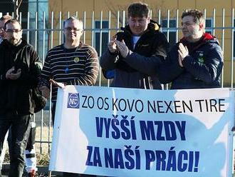 Třicet tisíc pro dělníky? Mnohde ani náhodou. V Nexenu kvůli mzdám hrozí stávka