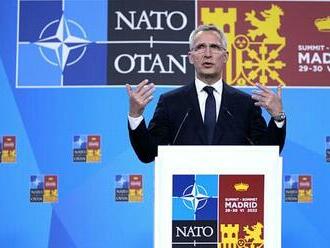 Stoltenberg: NATO dodá Kyjevu další zbraně, ruské útoky jsou známkou slabosti