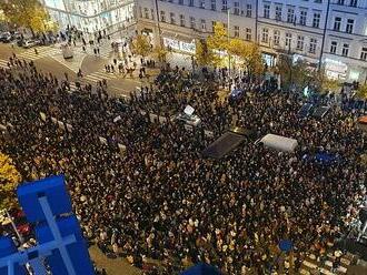 Společně proti nenávisti. V Praze se na podporu LGBT+ sešly tisíce demonstrantů