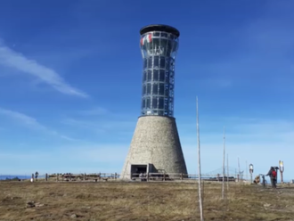 Velká proměna. Býval to lysý vrchol, dnes na Kralickém Sněžníku stojí rozhledna