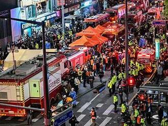 Obětí tlačenice během Halloweenu v Soulu je přes 150. Stovky lidí se pohřešují