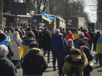 Rusko ponúka ubytovanie pre ľudí, ktorí sa evakuujú z Chersonskej oblasti. Má ísť však o nútené deportácie