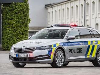 Škoda předala policii 40 Superbů v policejním provedení. Určeny jsou hlavně na dálnice