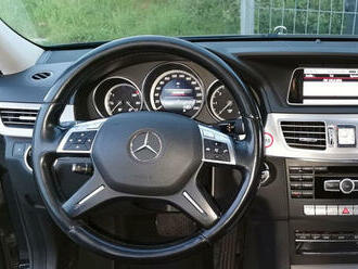 Někdo najel s nezničitelným Mercedesem z roku 2013 neskutečné kilometry, nájezd ani není z čeho poznat