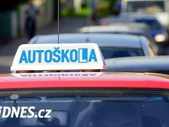 Zvládli byste autoškolu? Vyzkoušejte nejnovější sadu otázek