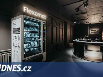 Automat na mobily a tančící roboty vystavuje Samsung na festivalu designu