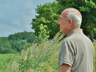 Senioři jako ohrožená skupina. Na hranici chudoby jich podle odhadů žije půl milionu.