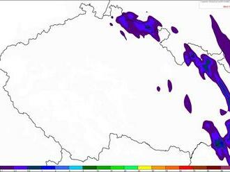 Chladnější, oblačné a také přeháňkové počasí končí.