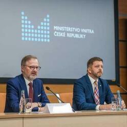 Premiér Petr Fiala navštívil Ministerstvo vnitra