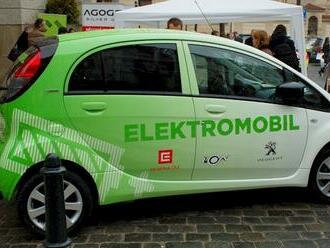 Stát pokračuje v podpoře elektromobility: Daňové odpisy usnadní výstavbu nabíjecích stanic