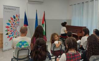 série masterclasses a koncertů talentované české pianistky na konzervatoři v Betlémě a v Ramalláhu - Česká hudba v Palestině