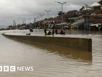 Nigeria floods: 'Overwhelming' disaster leaves more than 600 people dead