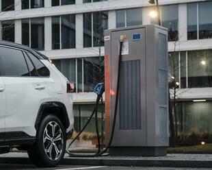 Česká veřejná dobíjecí síť pro elektromobily je jedna z nejrobustnějších