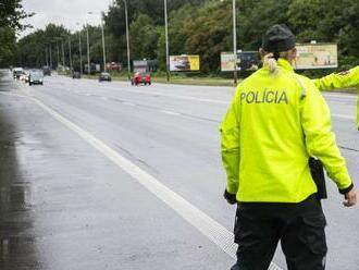 Bratislavskí policajti zastavili vodiča pod vplyvom kokaínu, v aute mu našli aj lysohlávky