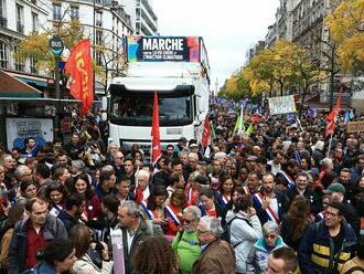 V Paríži protestovali desaťtisíce ľudí proti rastúcim životným nákladom