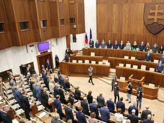 Hekerský útok paralyzoval parlament. Pčolinský: Mizík by to nevedel