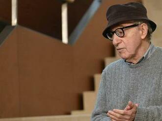 Woody Allen začína natáčať prvý film vo francúzštine. Vyhnali ho z Hollywoodu?