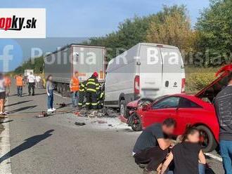 AKTUÁLNE Úsek od Malaciek v smere do ČR úplne uzatvoria: Stala sa tam vážna nehoda, dve osoby sú ťažko zranené