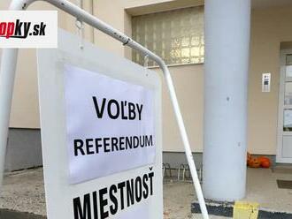 VOĽBY 2022 V Sliači sa okrem volieb koná aj referendum o americkej základni: Účasť je vysoká, museli dať ďalšiu urnu