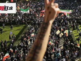 FOTO Obrovské protestné zhromaždenie v Berlíne: Zhruba 80-tisíc ľudí podporilo protesty v Iráne