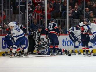 Capitals a Lightning sa pobili hromadne dvakrát. V nedeľu sa stretnú opäť!