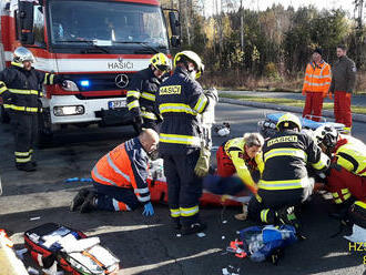 V prostoru starého hraničního přechodu v Rozvadově havarovalo osobní vozidlo. Zaklíněnou zraněnou…