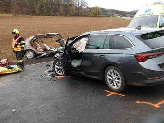 U Supíkovic hasiči z havarovaného automobilu vyprostili  řidiče a spolujezdce; po srážce s osobním…