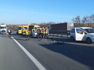 Na 216. kilometru dálnice D1 zasahují složky IZS u nehody dvou osobních vozidel, jeden človkě byl…