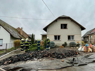 Požár ve sklepě rodinného domu v Jestřebí měl jednu oběť, zasahovaly jednotky z druhého stupně