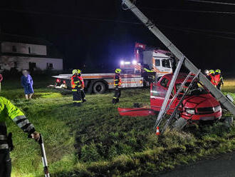 Automobil při nehodě přerazil sloup elektrického vedení ve Frenštátě pod Radhoštěm, nikdo se nezranil